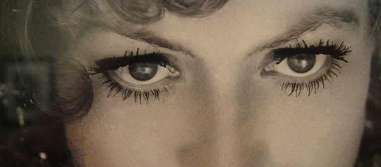 Which lovely leading lady used a little boric acid to give her eyes a special sparkle for the cameras?
